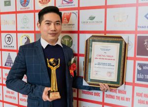 Giám đốc Trần Thành Luân vinh dự được sướng tên trong hạng mục giải thưởng Lương Y Lừng Danh Đất Việt