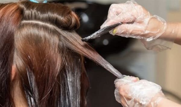 Làm tóc thường xuyên có thể gây nên bệnh